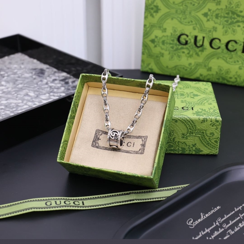 G*u*i necklaces